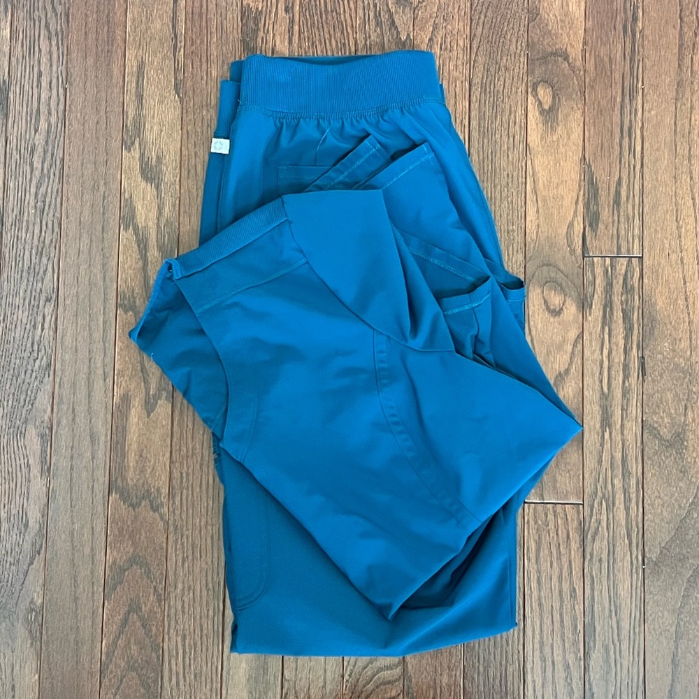 Cherokee Infinity Scrub Set